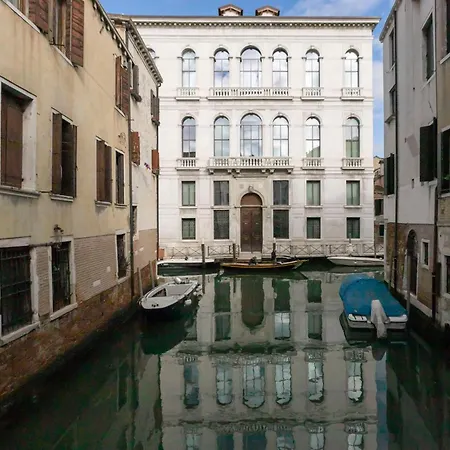 Apartmán Santi Apostoli By Halldis Benátky