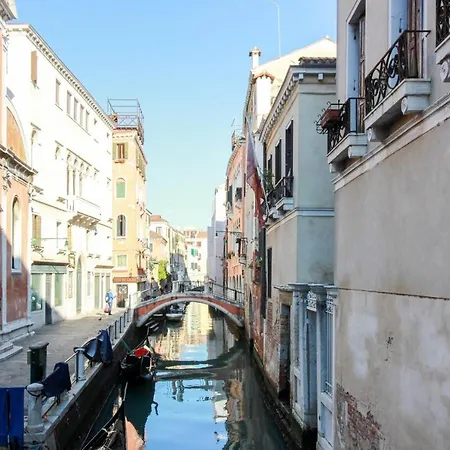 Santi Apostoli By Halldis Appartement *